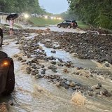 A partir de 20h00, les autoroutes étaient fermées dans au moins cinq comtés de l'Etat, dont celui de Westchester, qui se trouve juste au nord New York et borde la rivière Hudson.